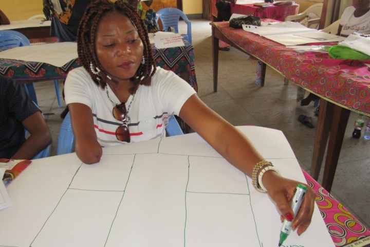 CINA_woman_writing